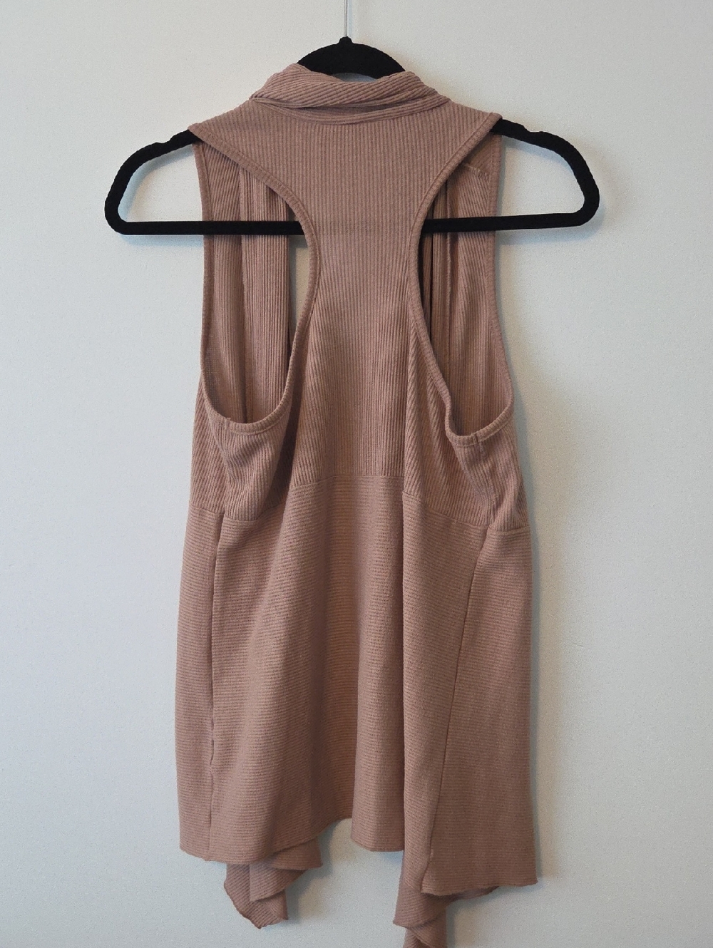 Cato Ribbed Vest - Picture 3 of 3